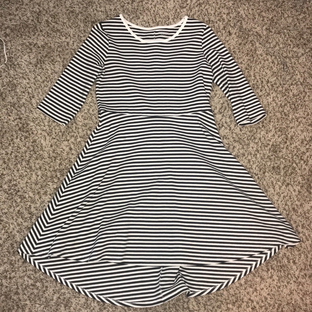 Quarter sleeve black and white striped dress